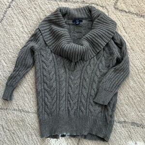 Gap sweater